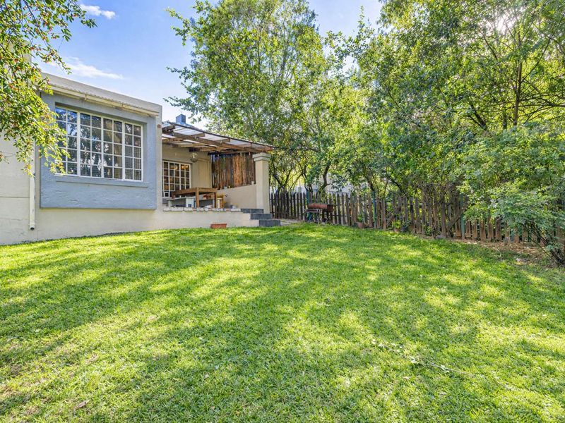 Townhouse For Sale in Douglasdale - Photo 2
