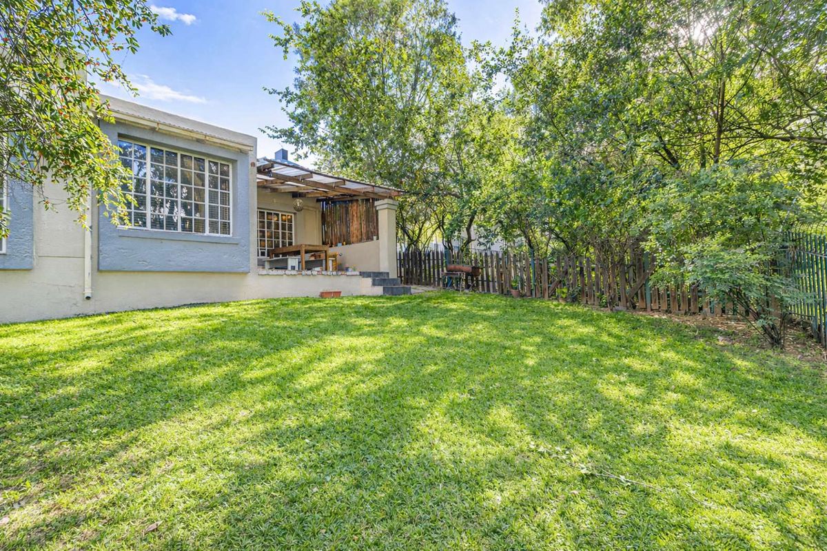 Townhouse For Sale in Douglasdale - Photo 2