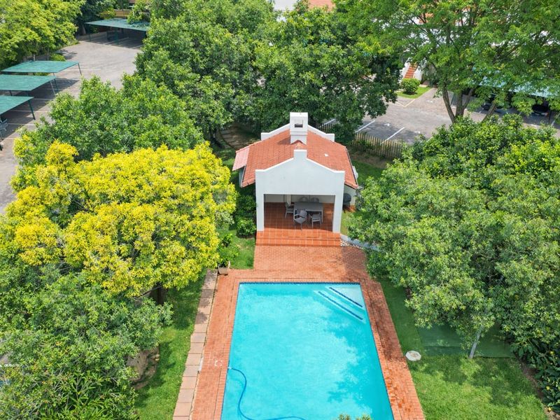 Townhouse For Sale in Douglasdale - Photo 6