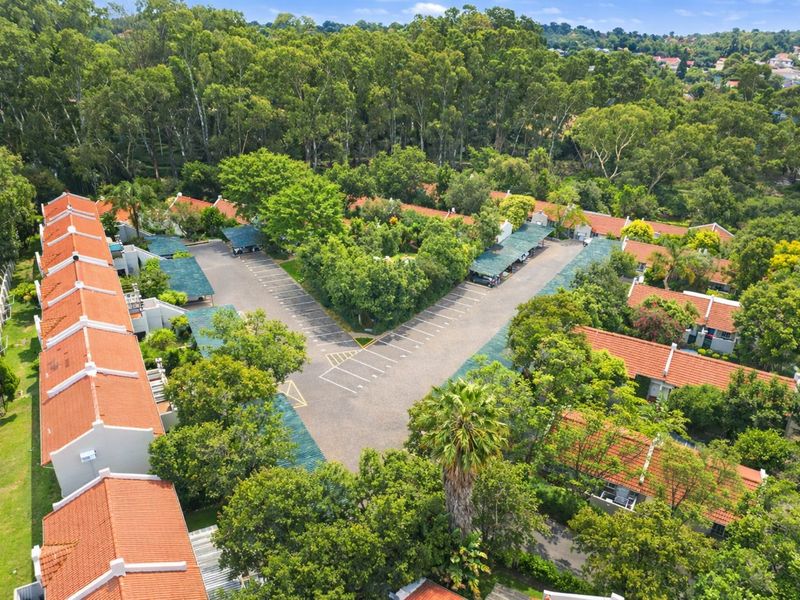 Townhouse For Sale in Douglasdale - Photo 5