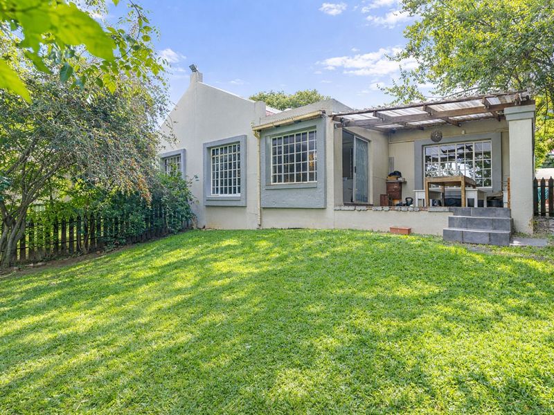 Townhouse For Sale in Douglasdale - Photo 3