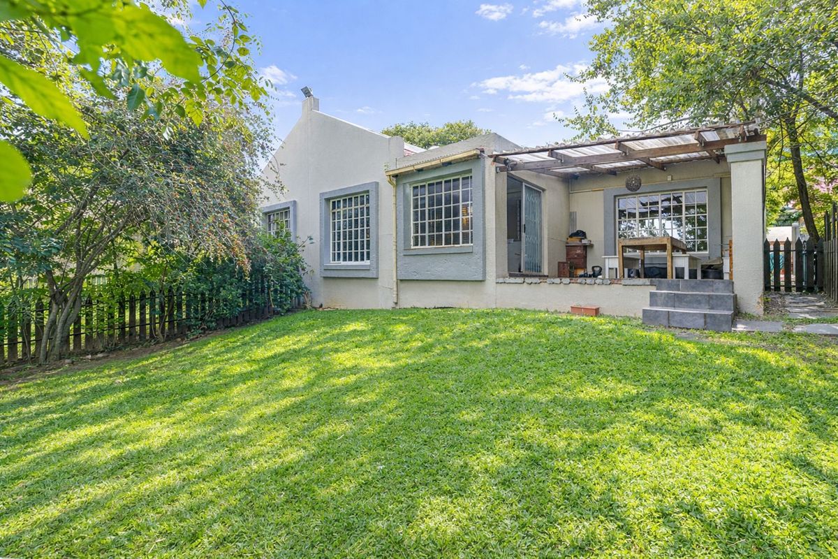 Townhouse For Sale in Douglasdale - Photo 3