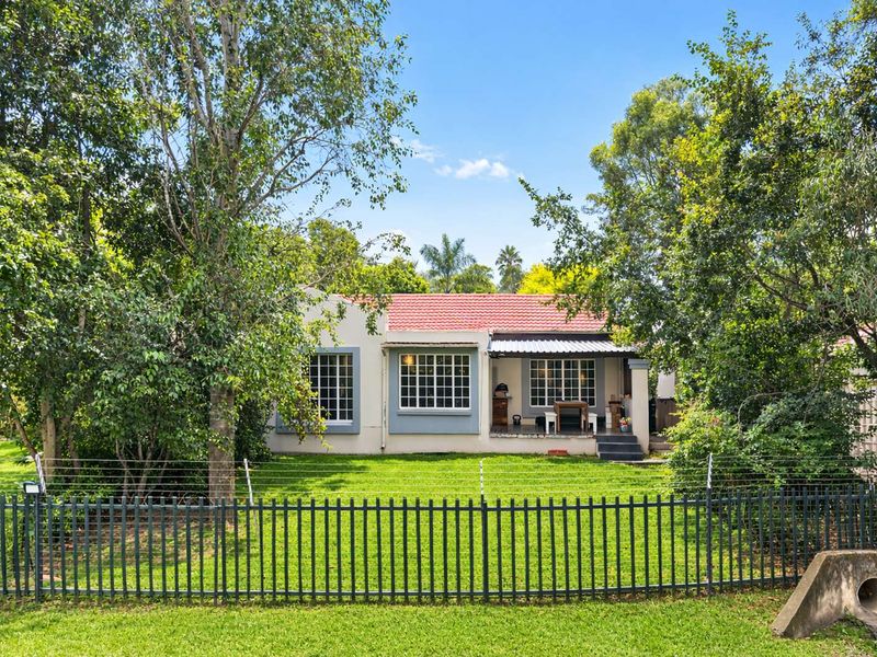 Townhouse For Sale in Douglasdale - Photo 1