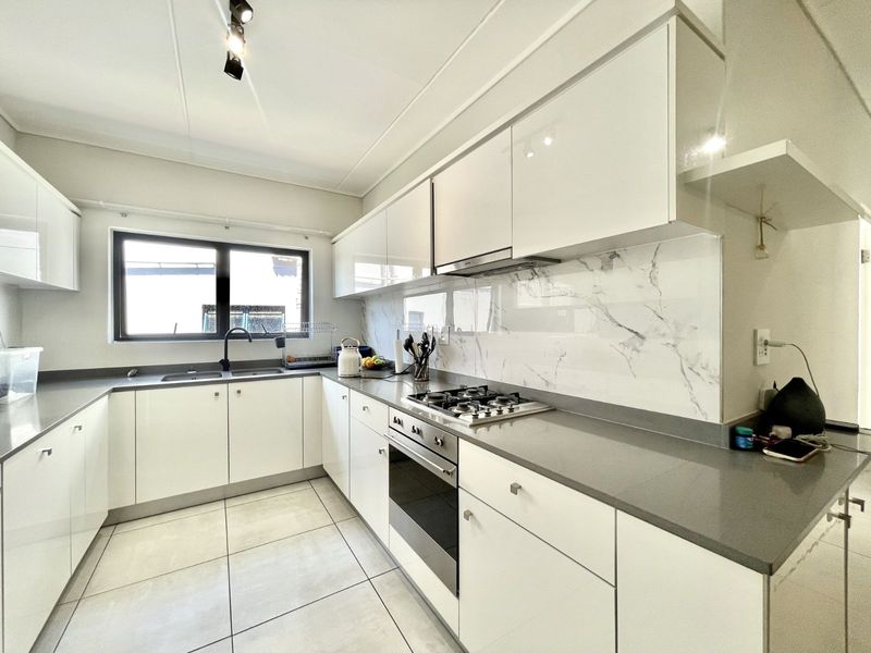 Apartment For Sale in Waterfall - Photo 7