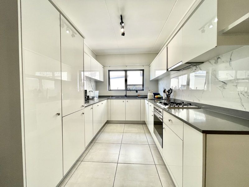 Apartment For Sale in Waterfall - Photo 6