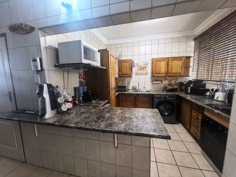 House For Sale in Lyttelton Manor - Photo 10