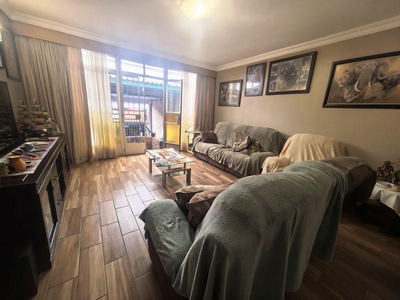 House For Sale in Lyttelton Manor - Photo 2