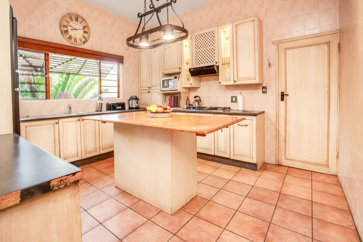 House For Sale in Featherbrooke Estate - Photo 5