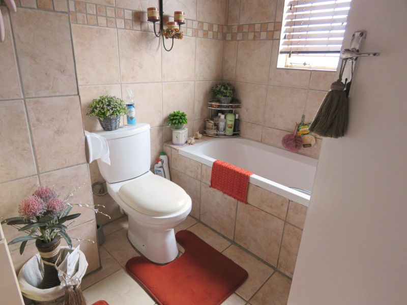 Apartment For Sale in Die Hoewes - Photo 8