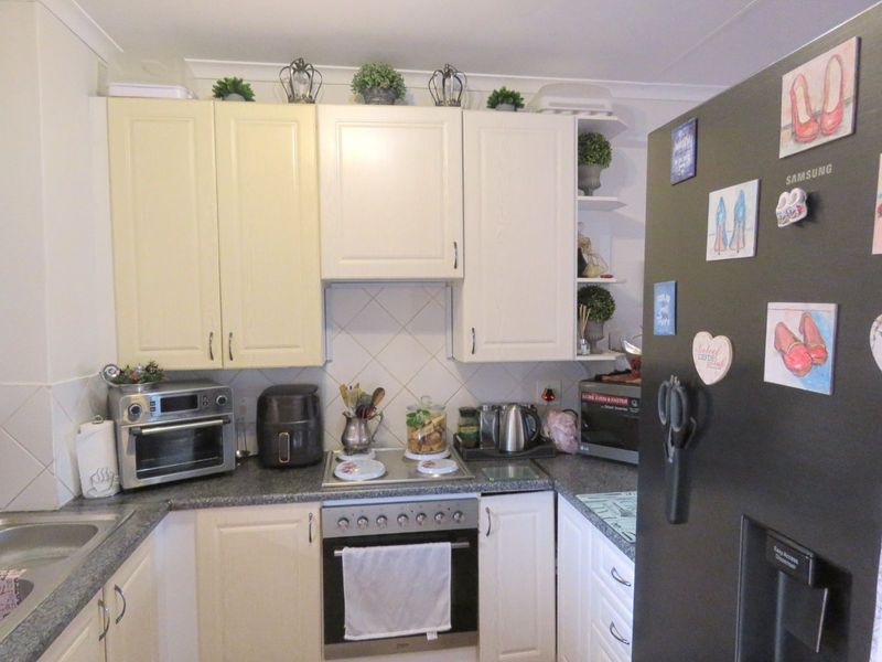 Apartment For Sale in Die Hoewes - Photo 3