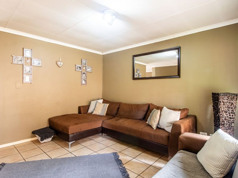 Townhouse For Sale in Doornpoort - Photo 7