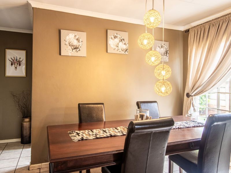 Townhouse For Sale in Doornpoort - Photo 5