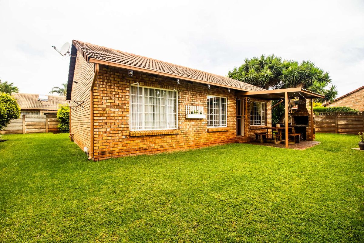 Townhouse For Sale in Doornpoort - Photo 5