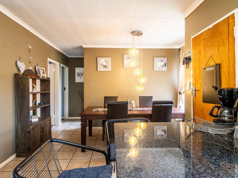 Townhouse For Sale in Doornpoort - Photo 4