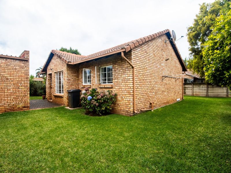 Townhouse For Sale in Doornpoort - Photo 3