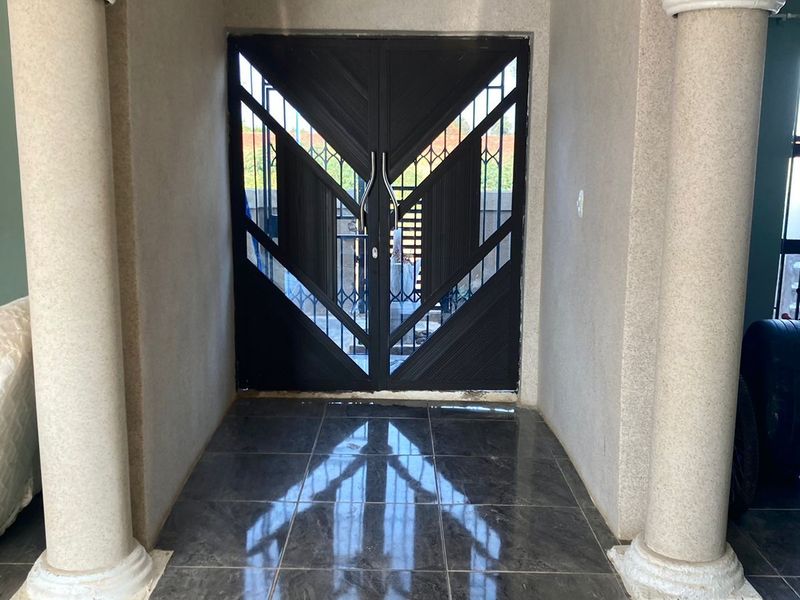 House For Sale in Hammanskraal Central - Photo 2