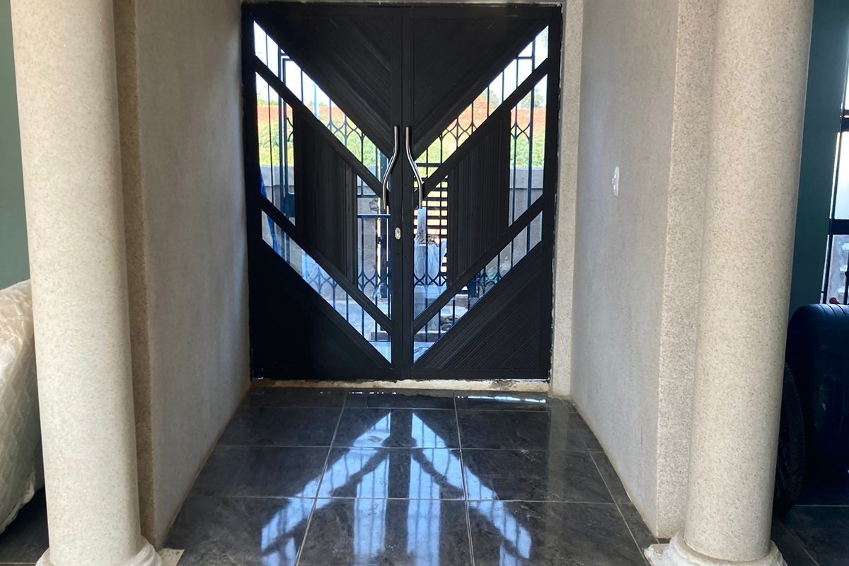 House For Sale in Hammanskraal Central - Photo 2