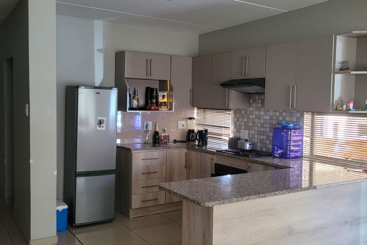 House For Sale in Jackaroo Park - Photo 2