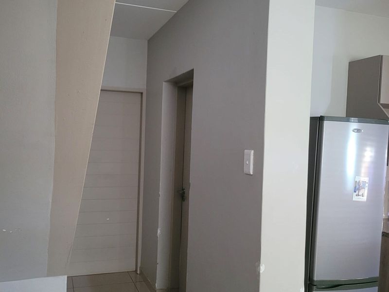 House For Sale in Jackaroo Park - Photo 3