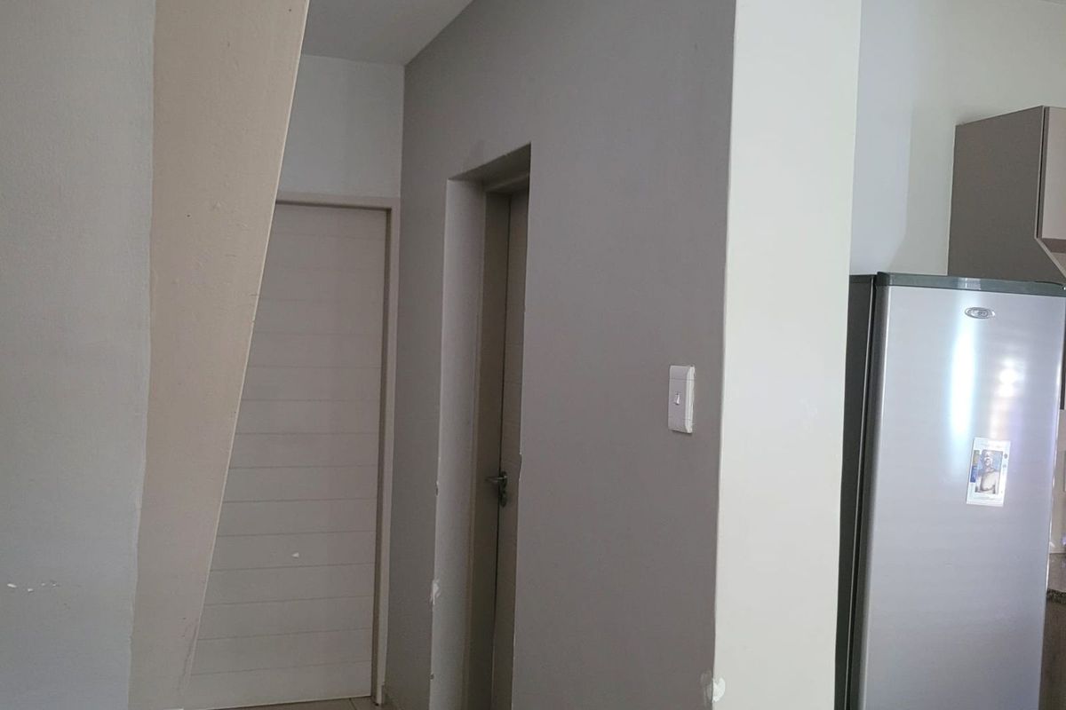 House For Sale in Jackaroo Park - Photo 3