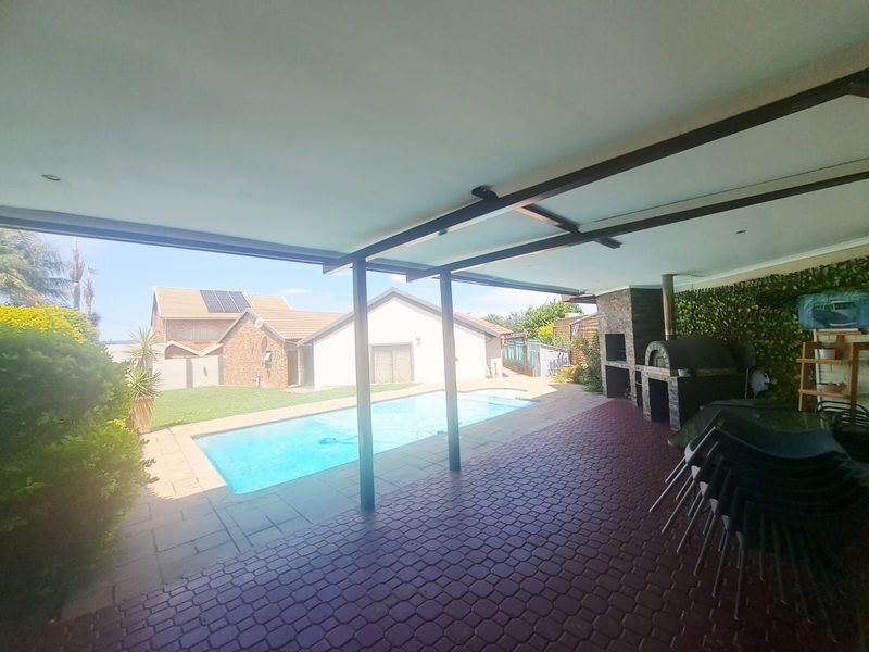 House For Sale in Eersterust - Photo 3