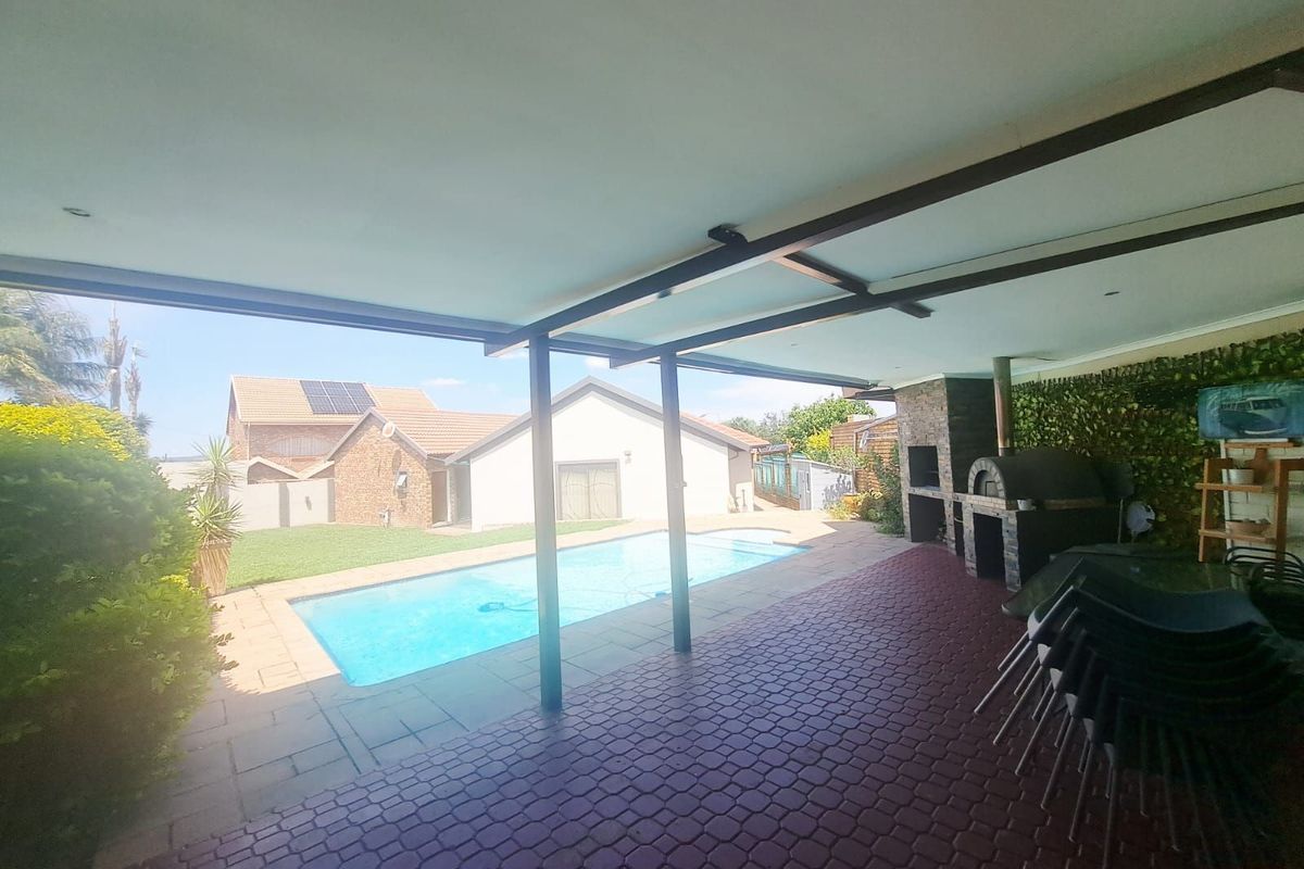 House For Sale in Eersterust - Photo 3