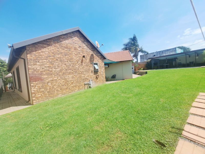 House For Sale in Eersterust - Photo 5