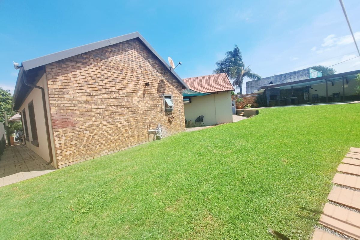 House For Sale in Eersterust - Photo 5