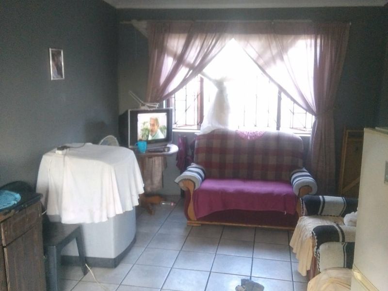 House For Sale in Eersterust - Photo 6