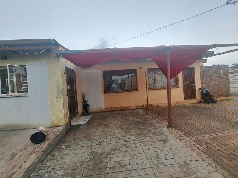 House For Sale in Eersterust - Photo 2