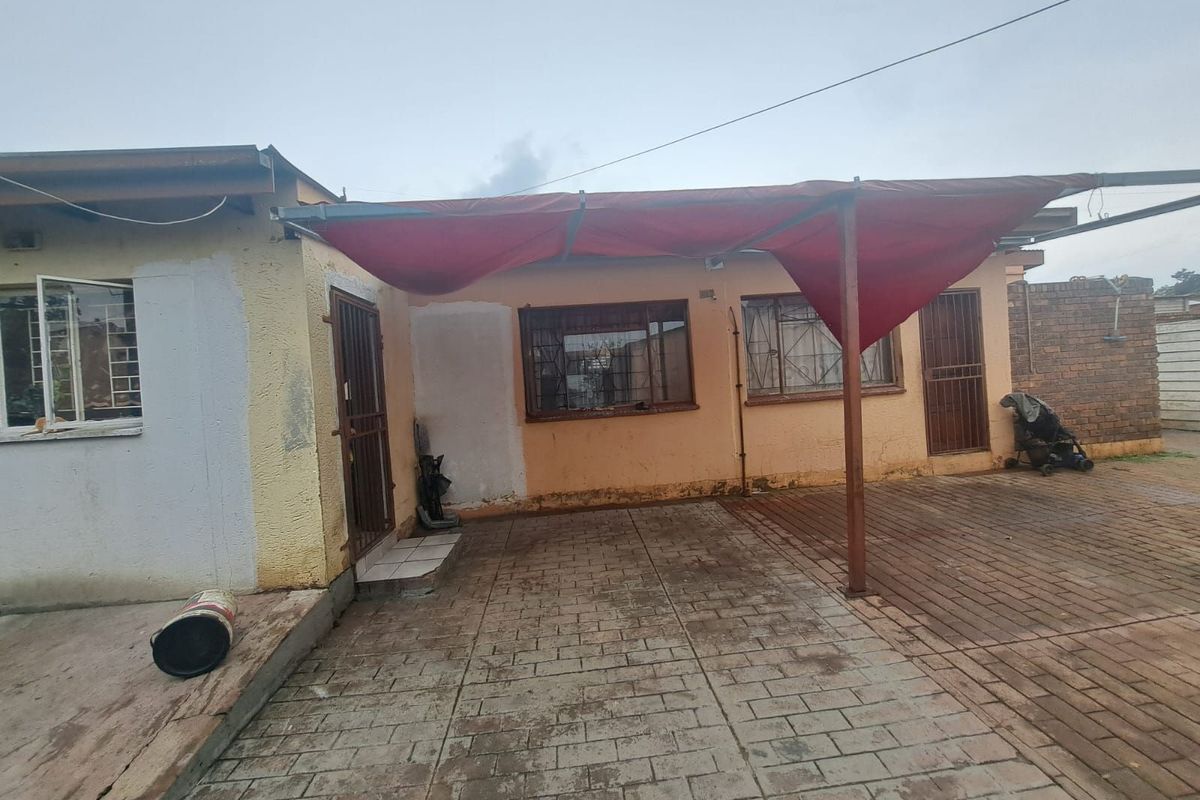 House For Sale in Eersterust - Photo 2