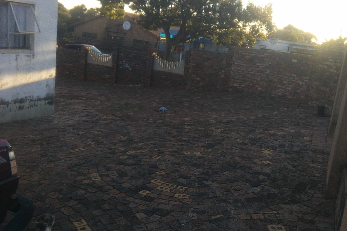 House For Sale in Eersterust - Photo 2