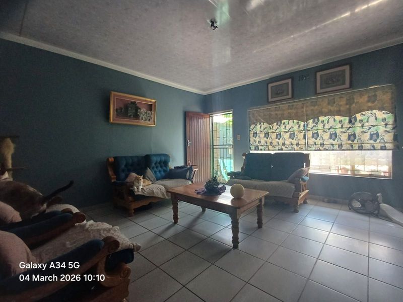 Townhouse For Sale in Meiringspark Ext 2 - Photo 2