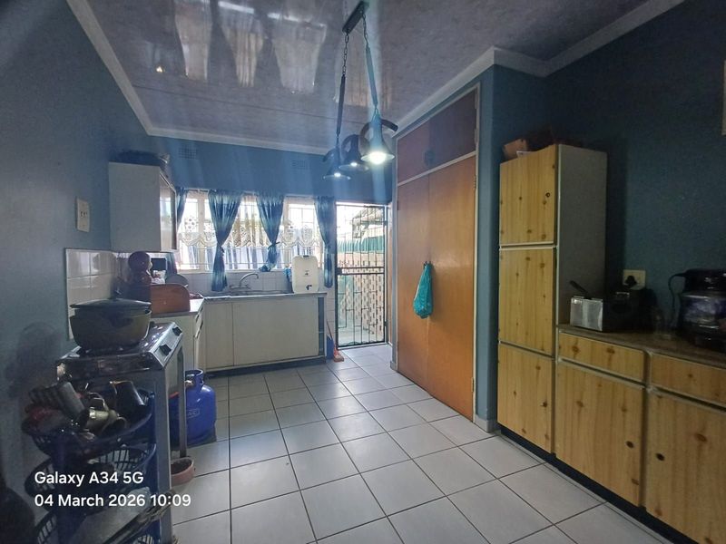 Townhouse For Sale in Meiringspark Ext 2 - Photo 6