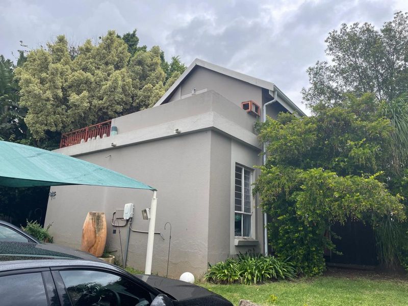 House For Sale in Douglasdale - Photo 2