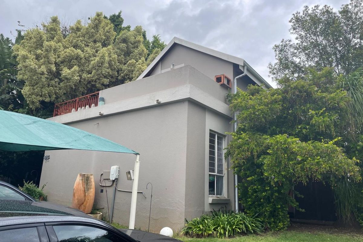 House For Sale in Douglasdale - Photo 2