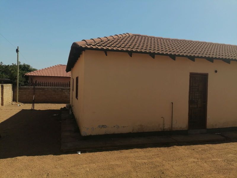 House To Rent in Temba Central - Photo 4
