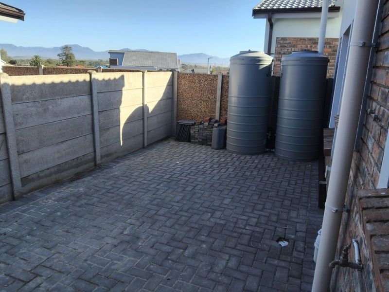 House For Sale in Albertinia Central - Photo 5