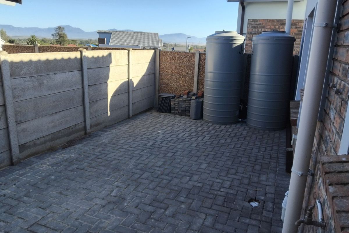 House For Sale in Albertinia Central - Photo 5