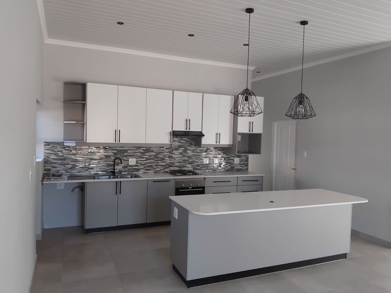 House For Sale in Albertinia Central - Photo 9