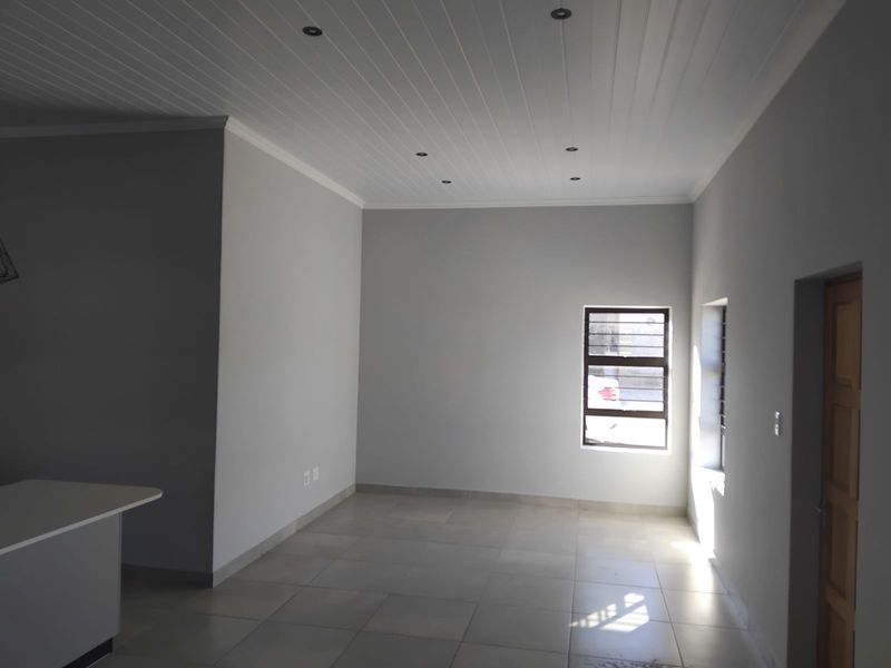 House For Sale in Albertinia Central - Photo 8