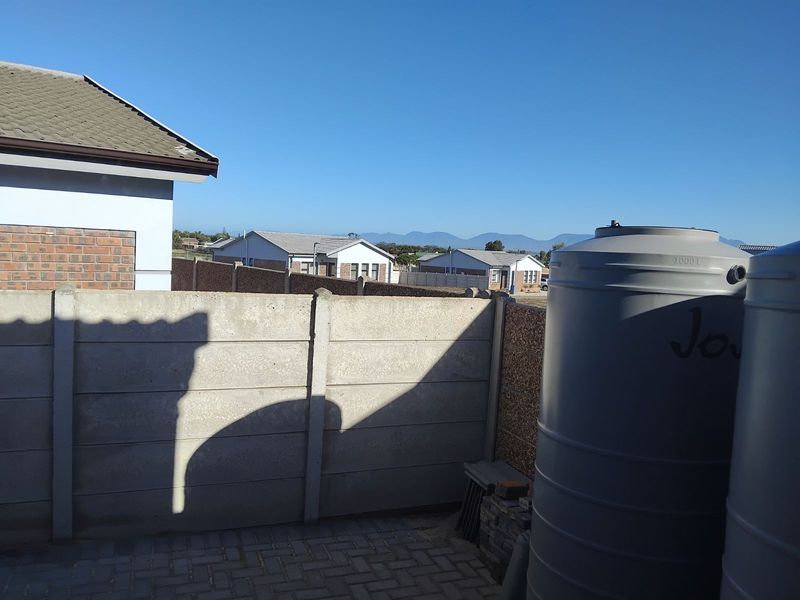 House For Sale in Albertinia Central - Photo 6