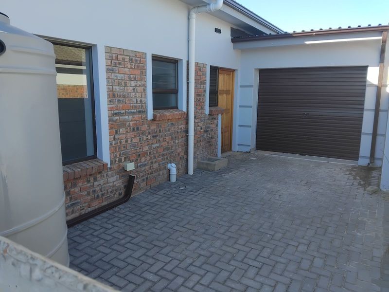 House For Sale in Albertinia Central - Photo 3