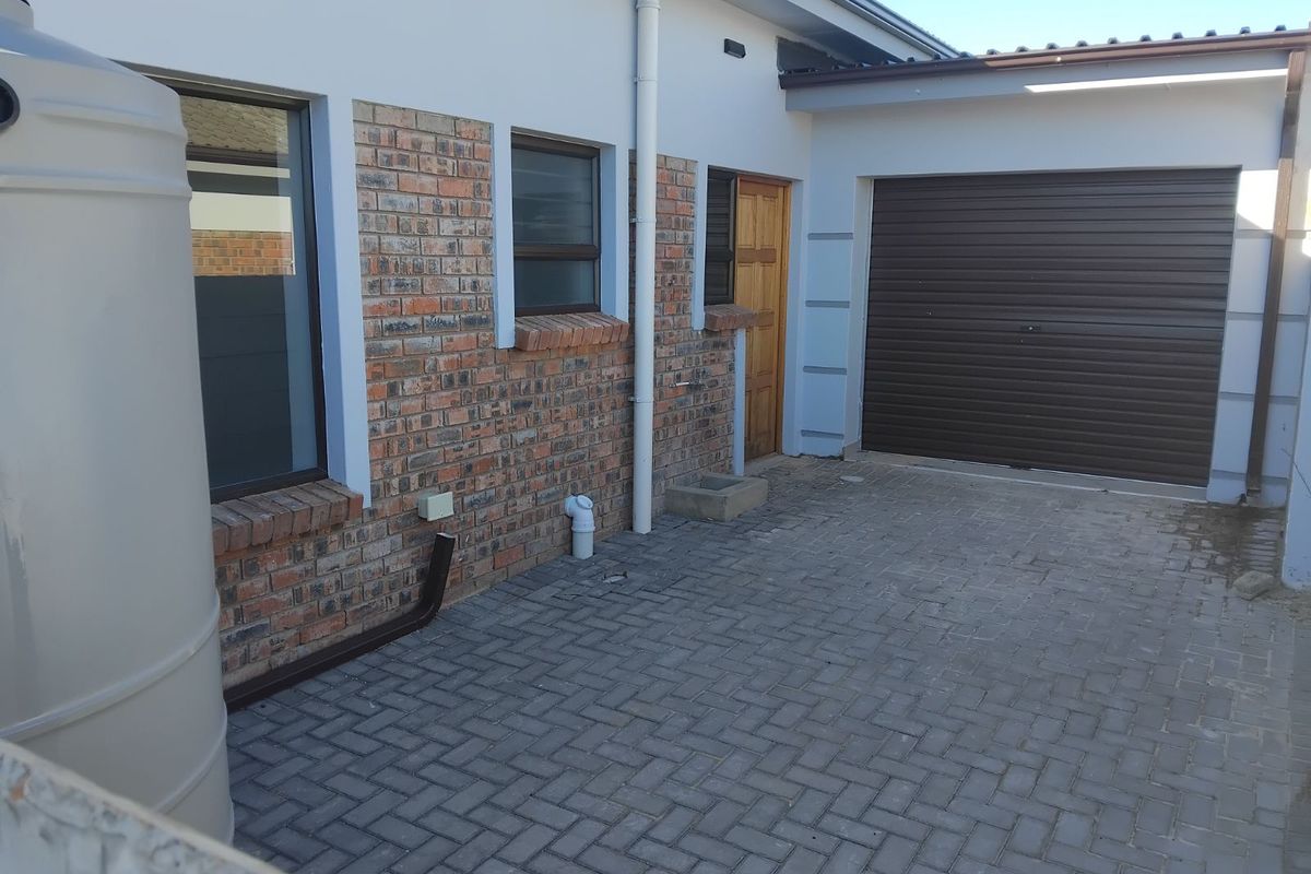 House For Sale in Albertinia Central - Photo 3