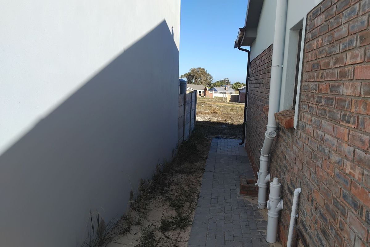 House For Sale in Albertinia Central - Photo 2