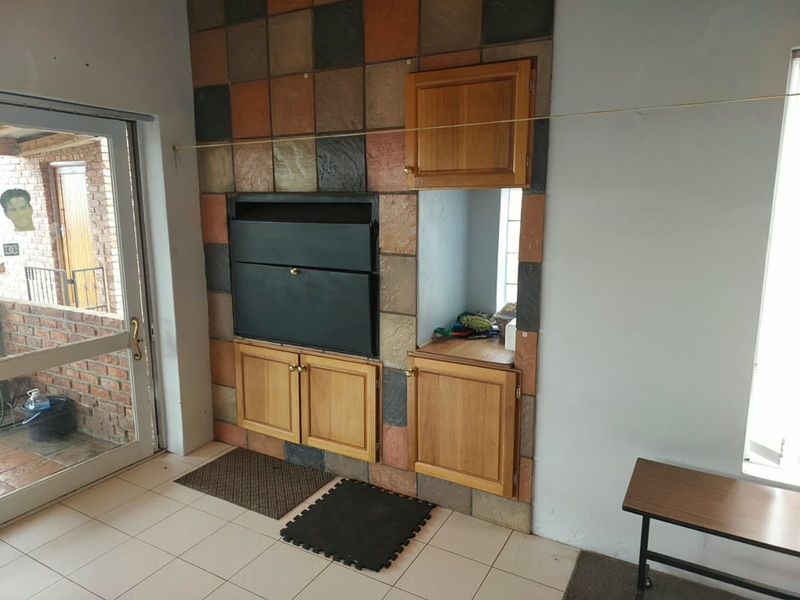 House For Sale in Newton Park - Photo 4