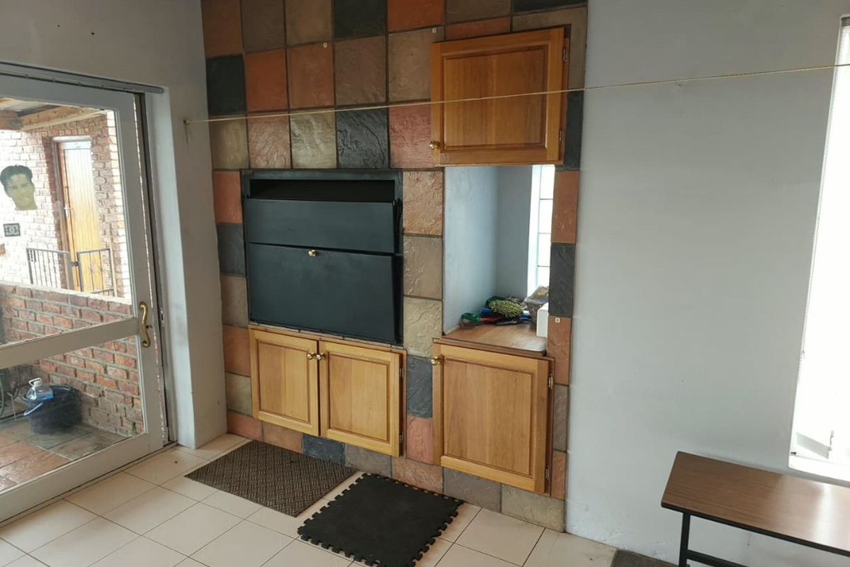 House For Sale in Newton Park - Photo 4