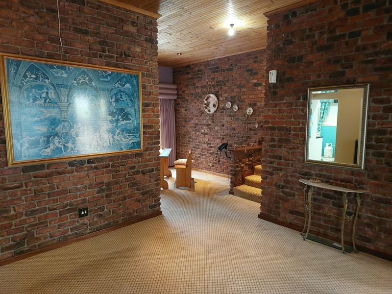 House For Sale in Newton Park - Photo 2