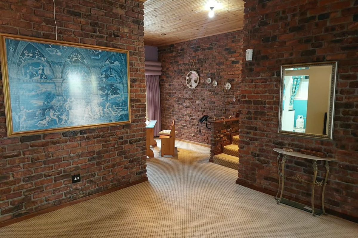 House For Sale in Newton Park - Photo 2