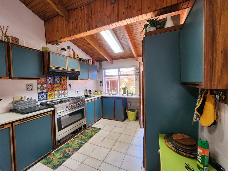 House For Sale in El Toro Park - Photo 10